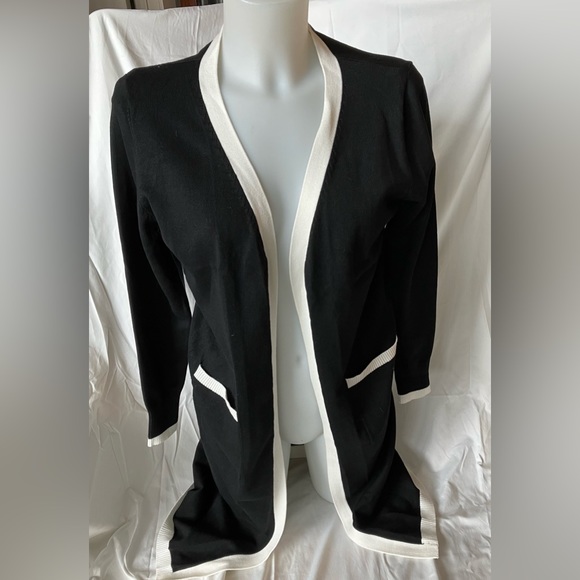 Women’s long black and white knitt duster! - Picture 1 of 4
